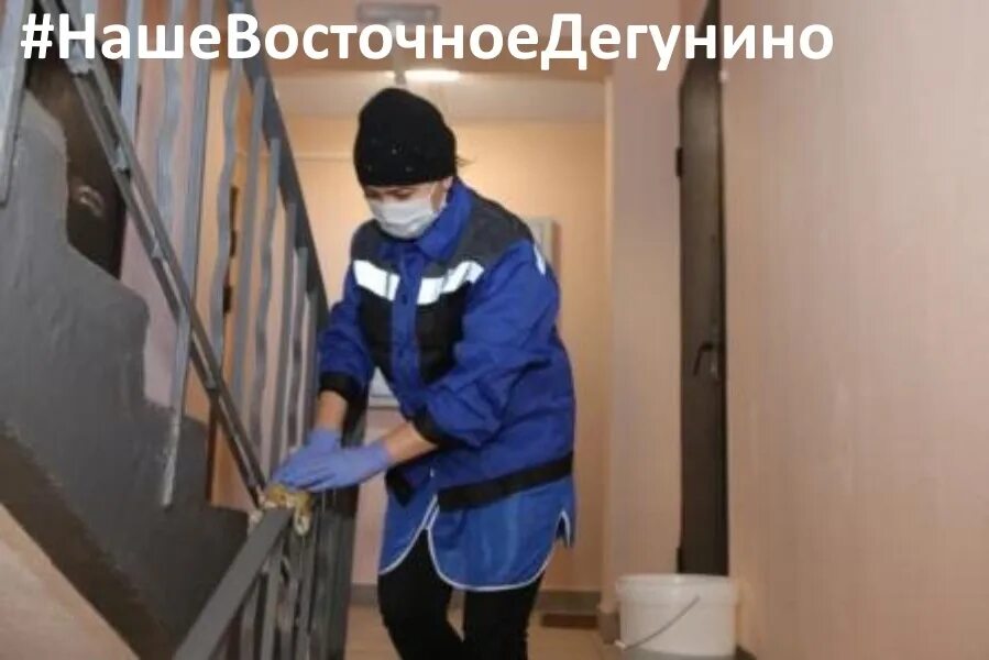 Работа уборщица домов подъездов. Уборка подъездов. уборка подъездов в многоквартирном доме. мытье полов в подъезде. уборка в подъезде многоквартирного дома.