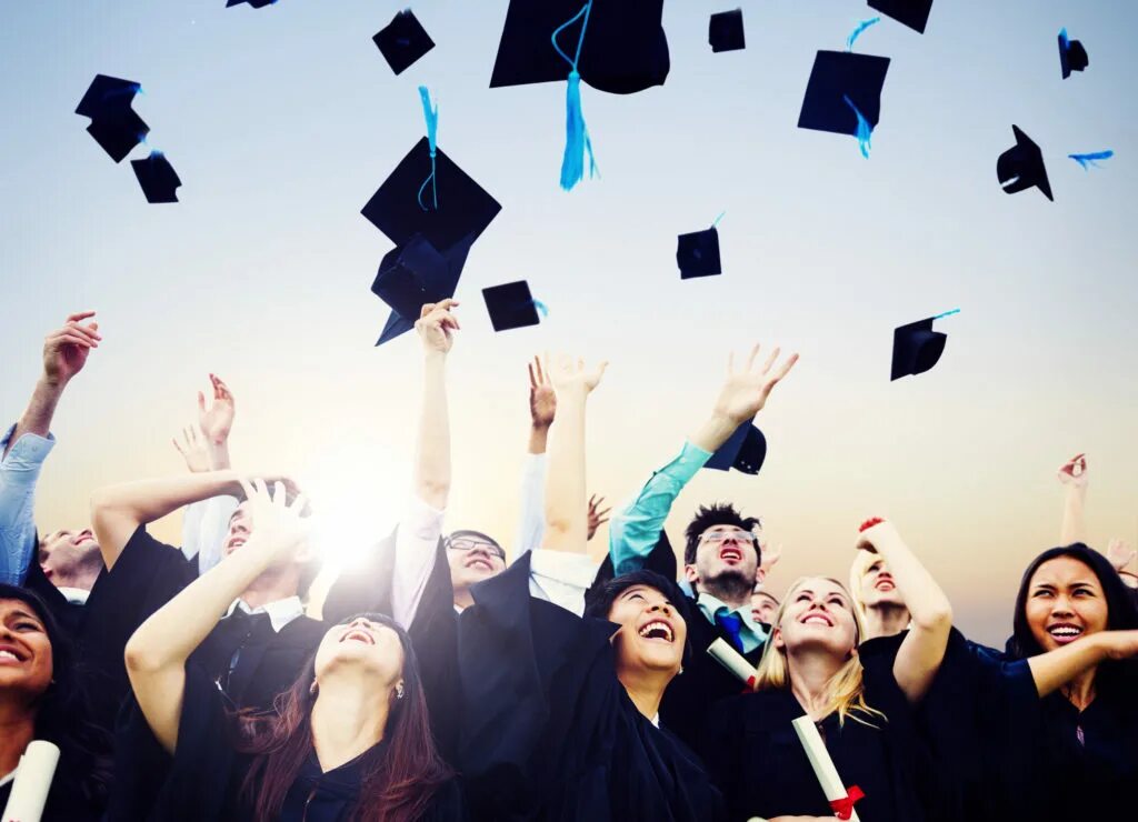 Выпускной студентов. Выпускники университета. Выпускник вуза. Шапочка выпускника. Выпускники университета сша.