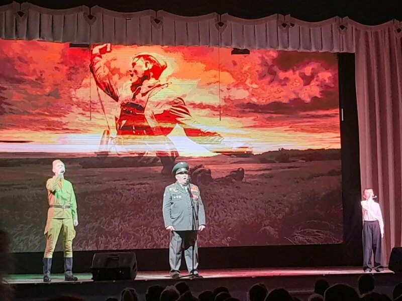 Валентин и валентина спектакль ленсовета. На сцене клуба спектакль кошкин дом. Дом офицеров спектакль. Дом офицеров спектакль. На сцене клуба спектакль кошкин дом.