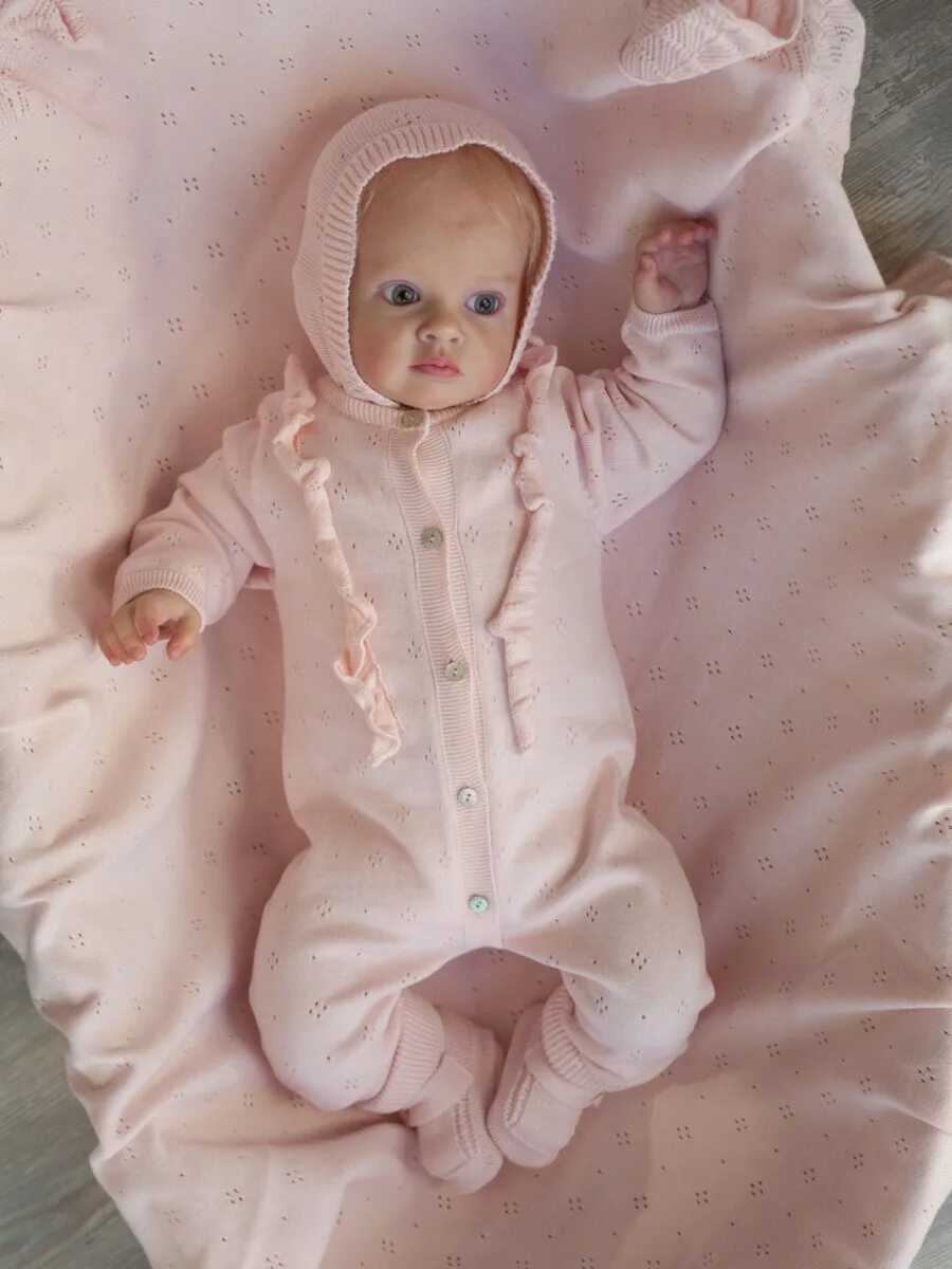 Наследник выжанова комбинезон зимний. Розовый вязаный комплект на выписку. Наследник выжанова комбинезон зимний. Выжанов комбинезон. Комбинезон наследник выжанова.