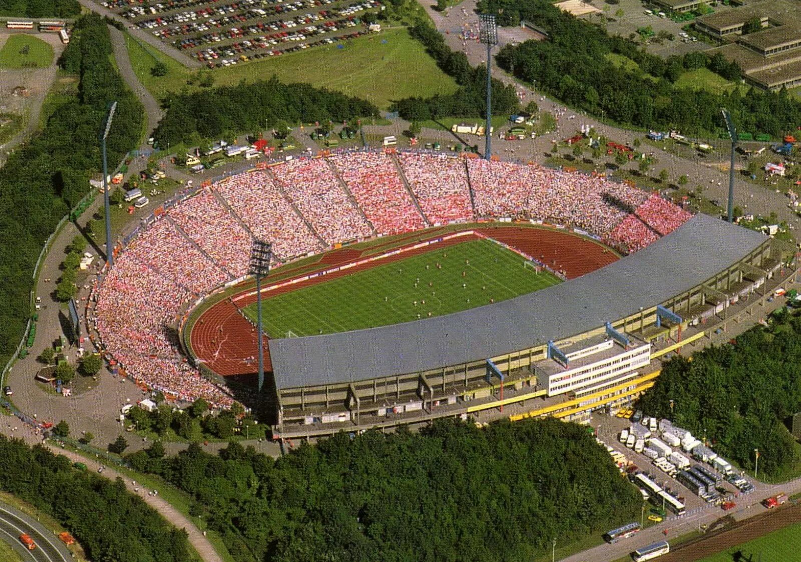 Паркштадион Гельзенкирхен. Стадионы евро 1988. Гельзенкирхен стадион. Стадион Чемпионат Германия.