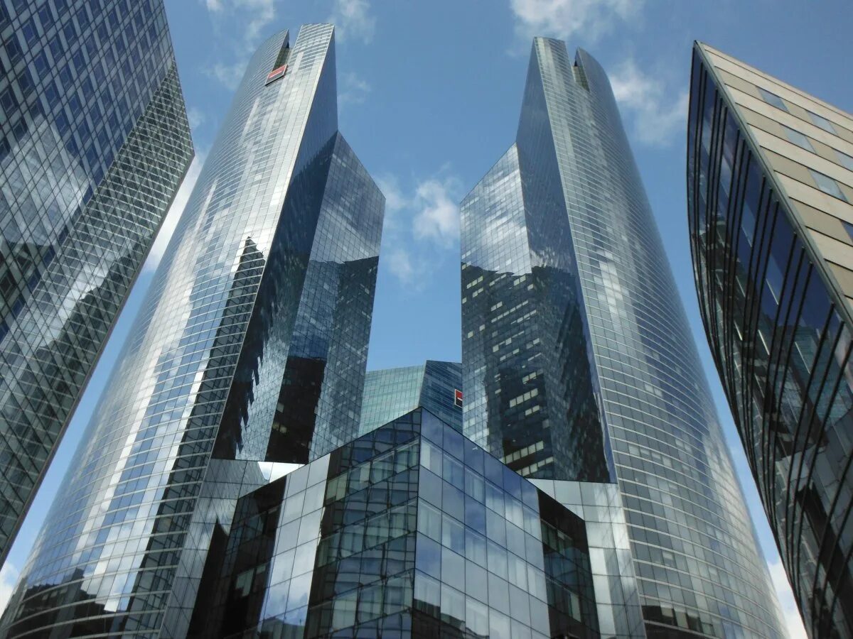 Красивые небоскребы. Небоскреб гранд тауэр. Рейкьявик небоскребы. Небоскребы. Небоскреб аква в чикаго.