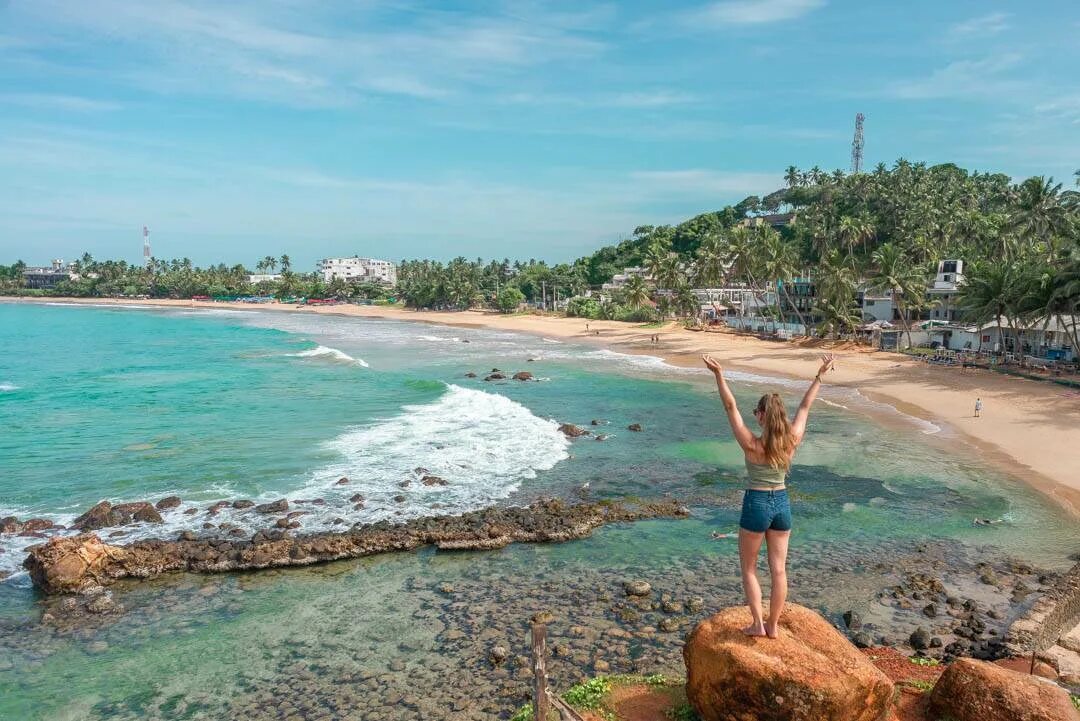 Мирисса Шри Ланка. Mirissa Beach Шри Ланка. Шри Ланка Паррот Мерисса. Унаватуна Шри Ланка. Шри ланка бассейн