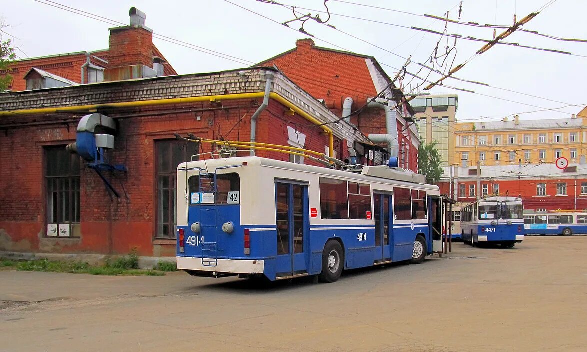 Троллейбусный парк сайт. 4 Троллейбусный парк Москва. 4-Й троллейбусный парк имени Щепетильникова. 5 Троллейбусный парк Москва. 1-Й троллейбусный парк ГУП Мосгортранс.