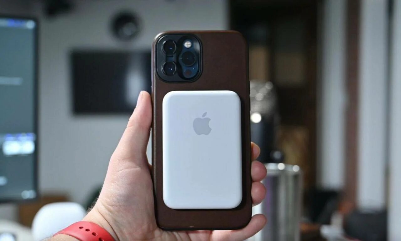 Magsafe battery pack iphone 12. Iphone battery pack magsafe коробка. магсейф айфон оригинальный. Battery pack 2 apple. Magsafe power bank apple.