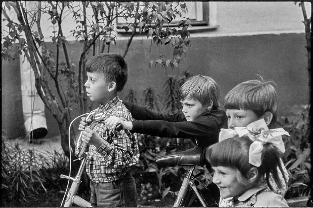 Советское детство. Советские дети во дворе. Детство советских детей. Советское детство во дворе.