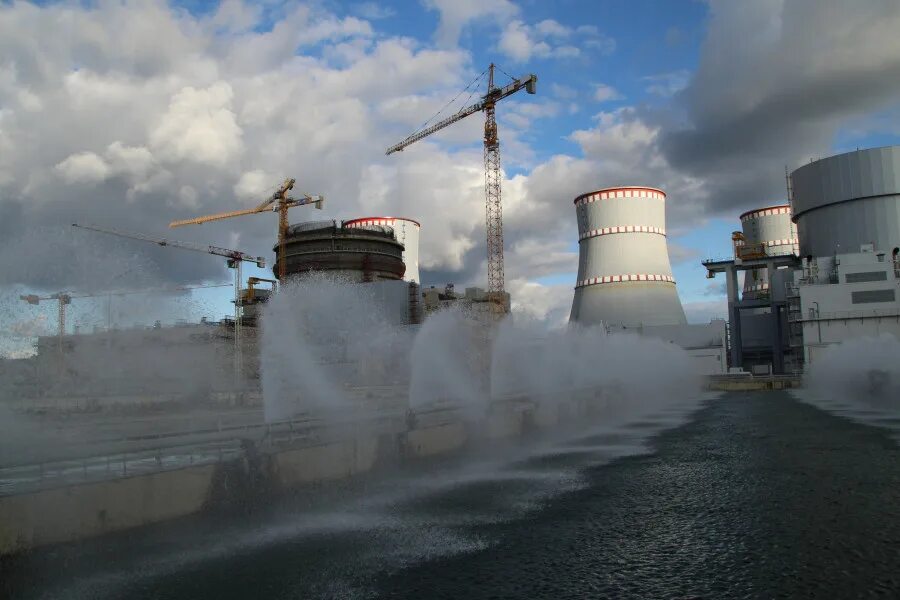 Аэс 30. Электростанция в ярцево. Лаэс сосновый бор. Ленинградская аэс 1975. Ядерщик на аэс.