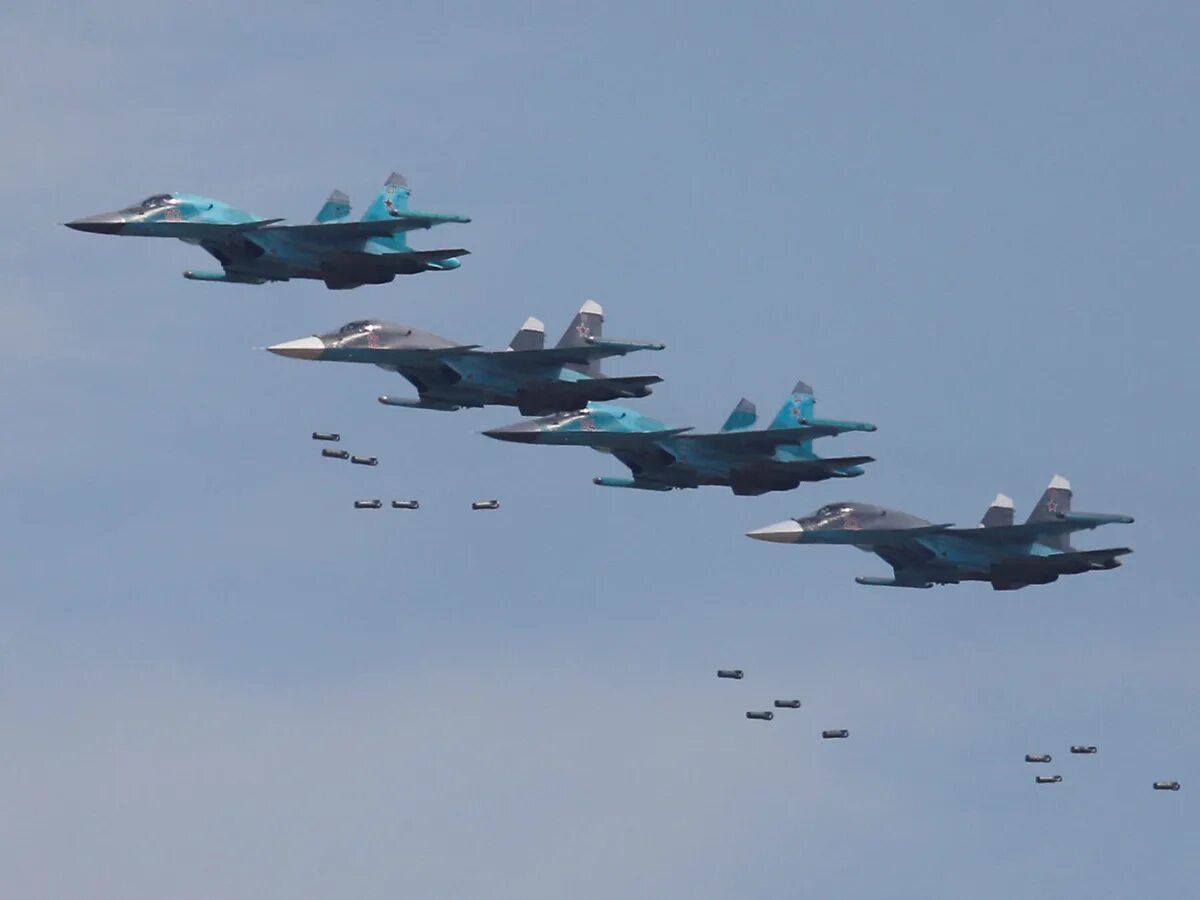 Фабы вкс россии. Су-34 ВВС России. Су-34 в Сирии. Су-34 бомбометание. Су-34 в Сирии бомбят террористов.