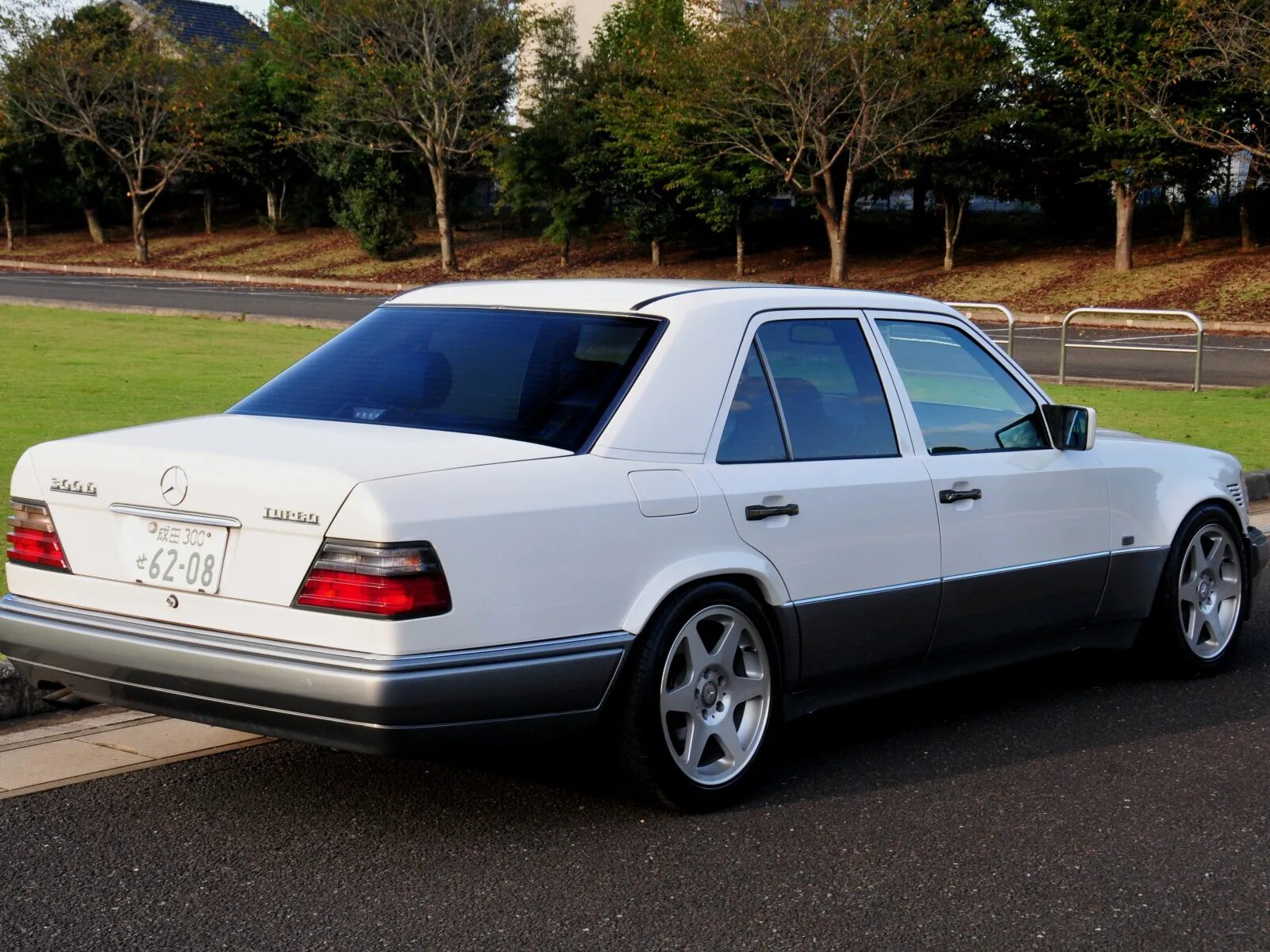 Мерседес w124 e300. Mercedes w124 300e. 124 300. Мерседес бенц 124. Mercedes 400e w124.