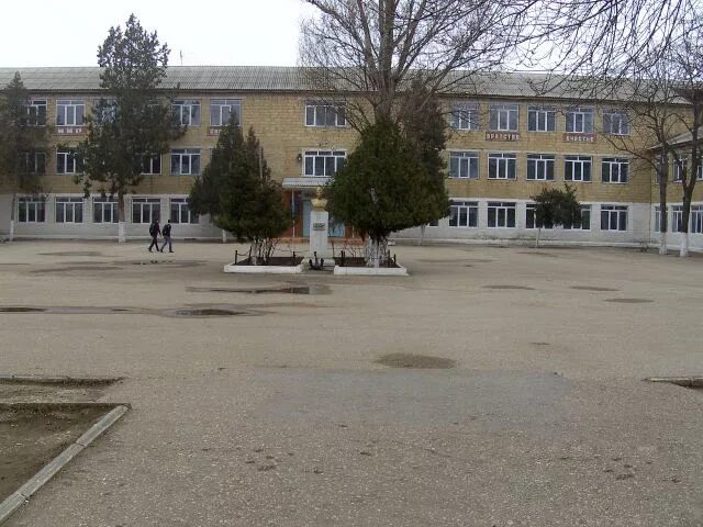 8 школа избербаш. 12 школа избербаш учителя. Школы г избербаш. Школы г избербаш. Город избербаш 10 школа.