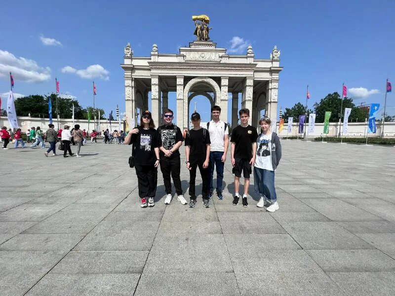 Показ мод на катке москва ретро. Всемирный день «the beatles». Вднх площадки. Показ мод на катке москва. Территория вднх.