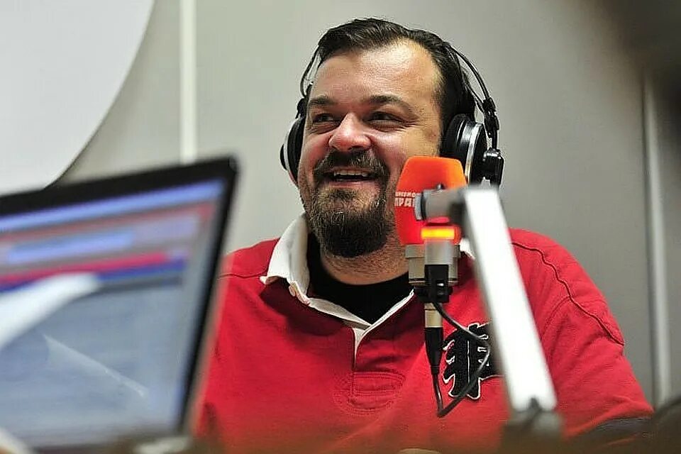 Алан грин. Радио комментатор. Василий уткин комментатор. Александр кузмак. Алан грин.