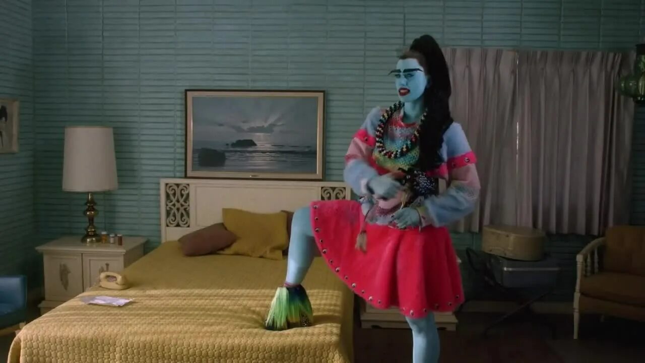 Girl got a gun. Tokio hotel - girl got a gun перевод. Перевод песни girl got a gun. Том каулитц тело. Шерри биркин косплей.