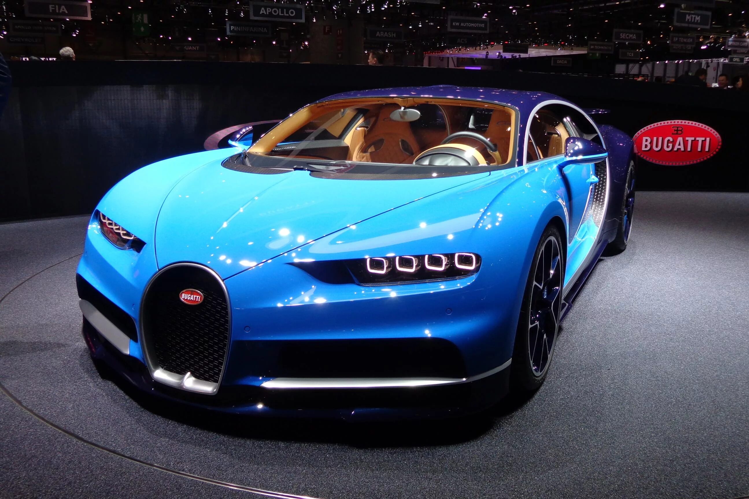 Bugatti divo 2021. Бугатти Шерон диво. Тиффани Бугатти 2022. Бугатти дива 2022. Бугавтти дтиво.