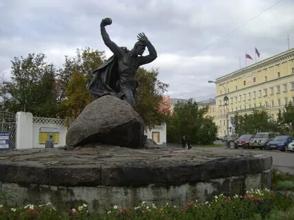 Сколько памятников в мурманске