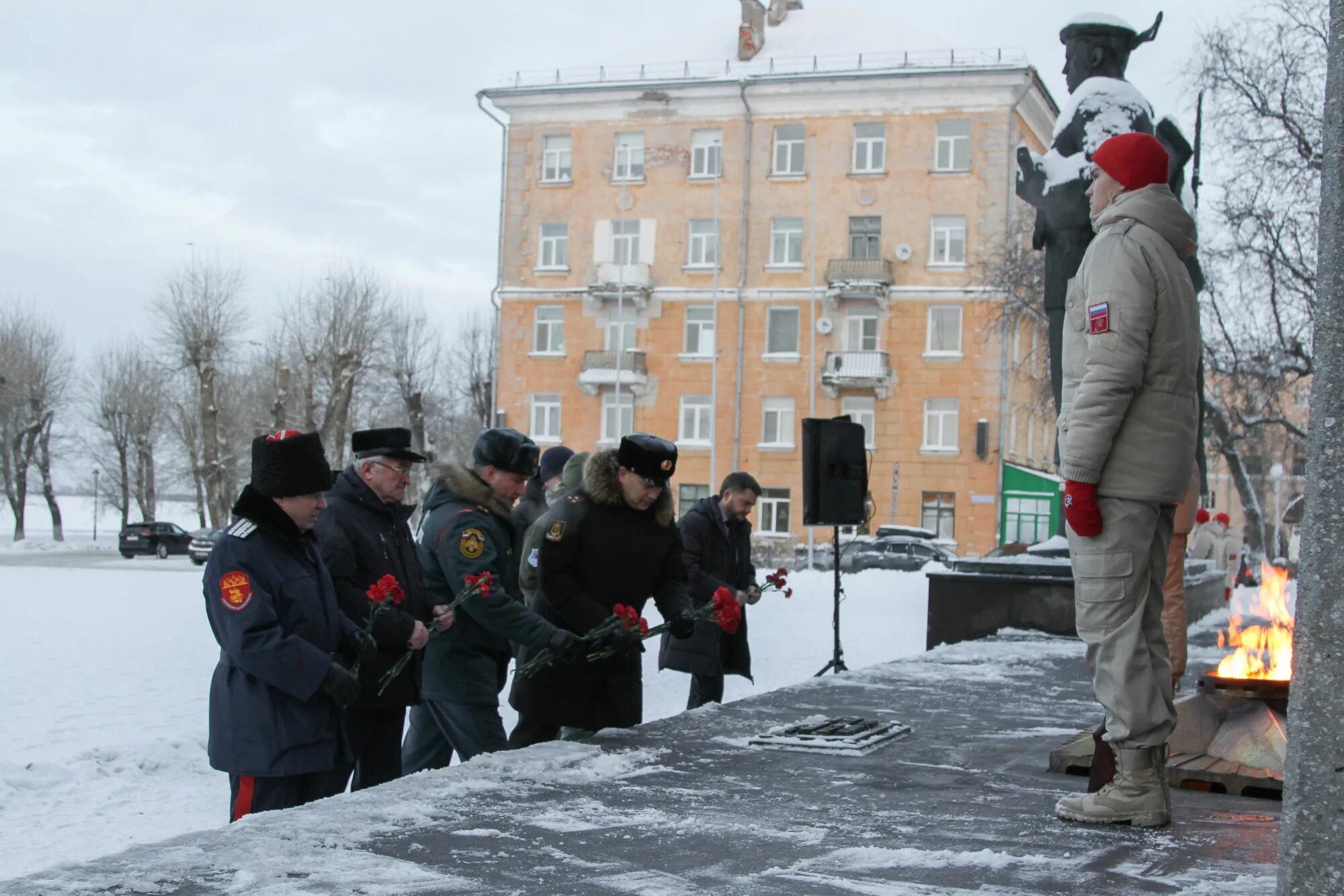 9 декабря 2023 год. 9 Декабря. Возложение цветов Северодвинск. Архангельск в декабре. Девятое декабря.