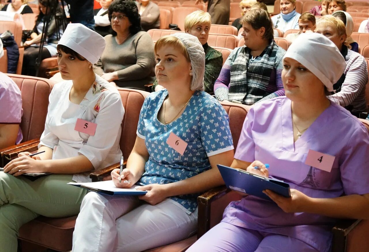 Медицинская сестра калуга. Конкурс лучшая медсестра. Медицинская сестра калуга. Калужская областная больница старшая медсестра поликлиники. Медицинская сестра калуга.