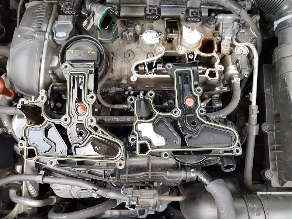 Маслоотделитель шкода октавия 1. Маслоотделитель skoda. Маслоотделитель skoda. 06h103495aj маслоотделитель. Маслоотделитель картерных газов шкода суперб 1.