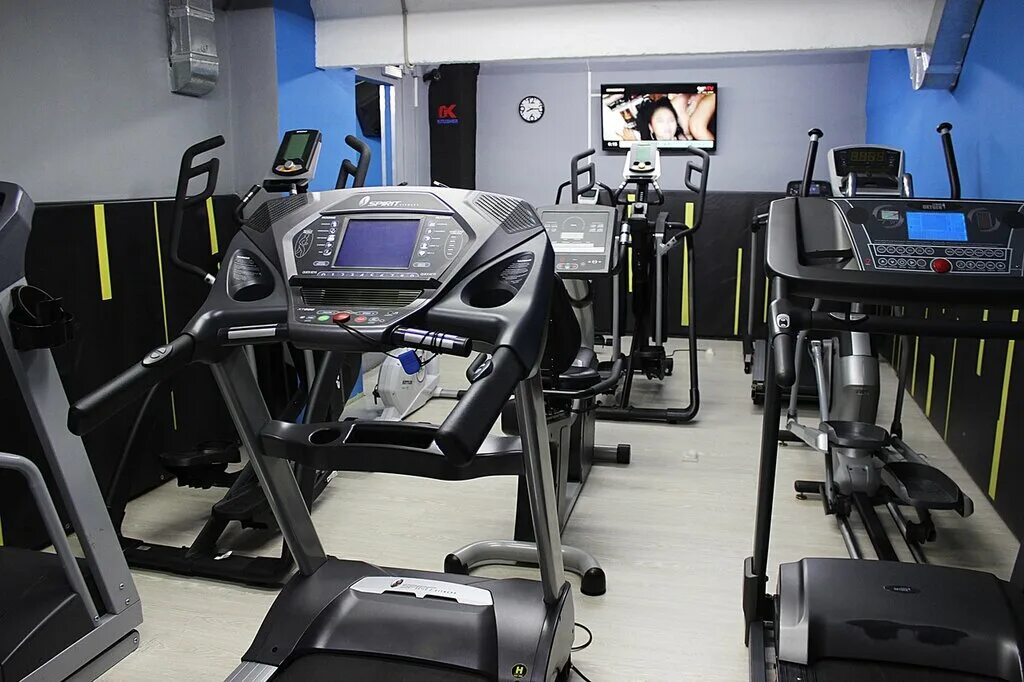 фитнес-клуб космос, москва. отель космос москва фитнес-центр. космос тренажерный. космос тренажерный. гостиница космос на вднх внутри.