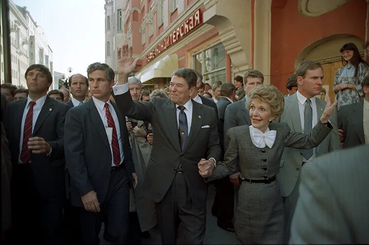 Приезд в ссср. Горбачев и Рейган Москва 1988. Визит Рейгана в Москву 1988. Визит Горбачева Рональд Рейган. Встреча Горбачева и Рейгана в Москве 1988.