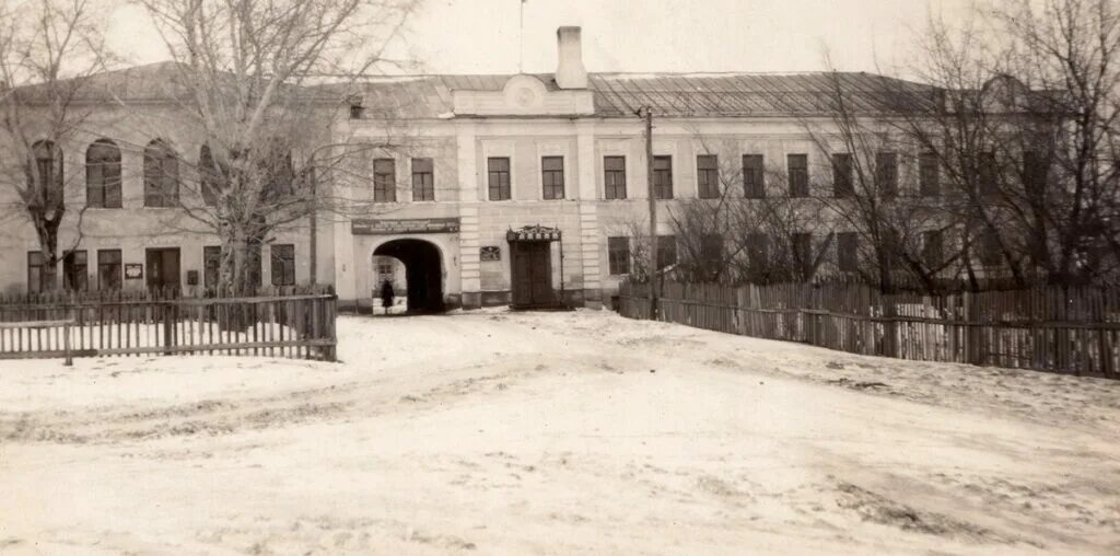 Скопинская керамика 19 век. Скопинская майолика. Скопинская керамика квасник. Кумган кувшин 19 век. Скопинская керамика кумган.