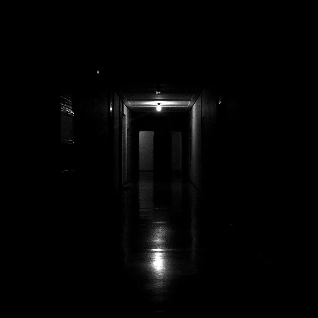 Dark hall. Тьма прячется в темноте. Darkness Hall. Dark Corridors 2 Старая версия.