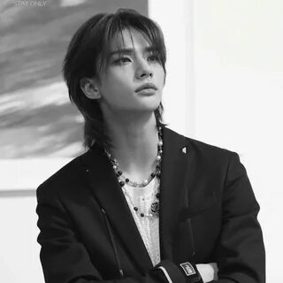 Synopsis: Successfully sold his painting, Hyunjin fulfilled his promise to ...