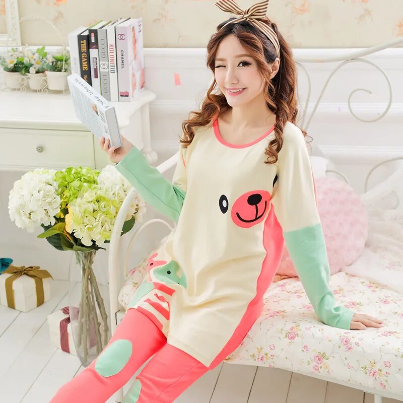 пижама велюровая женская. ночнушка женская теплая с ушками. спальная одежда. красивые пижамы для девушек. шелковая пижама с халатом.