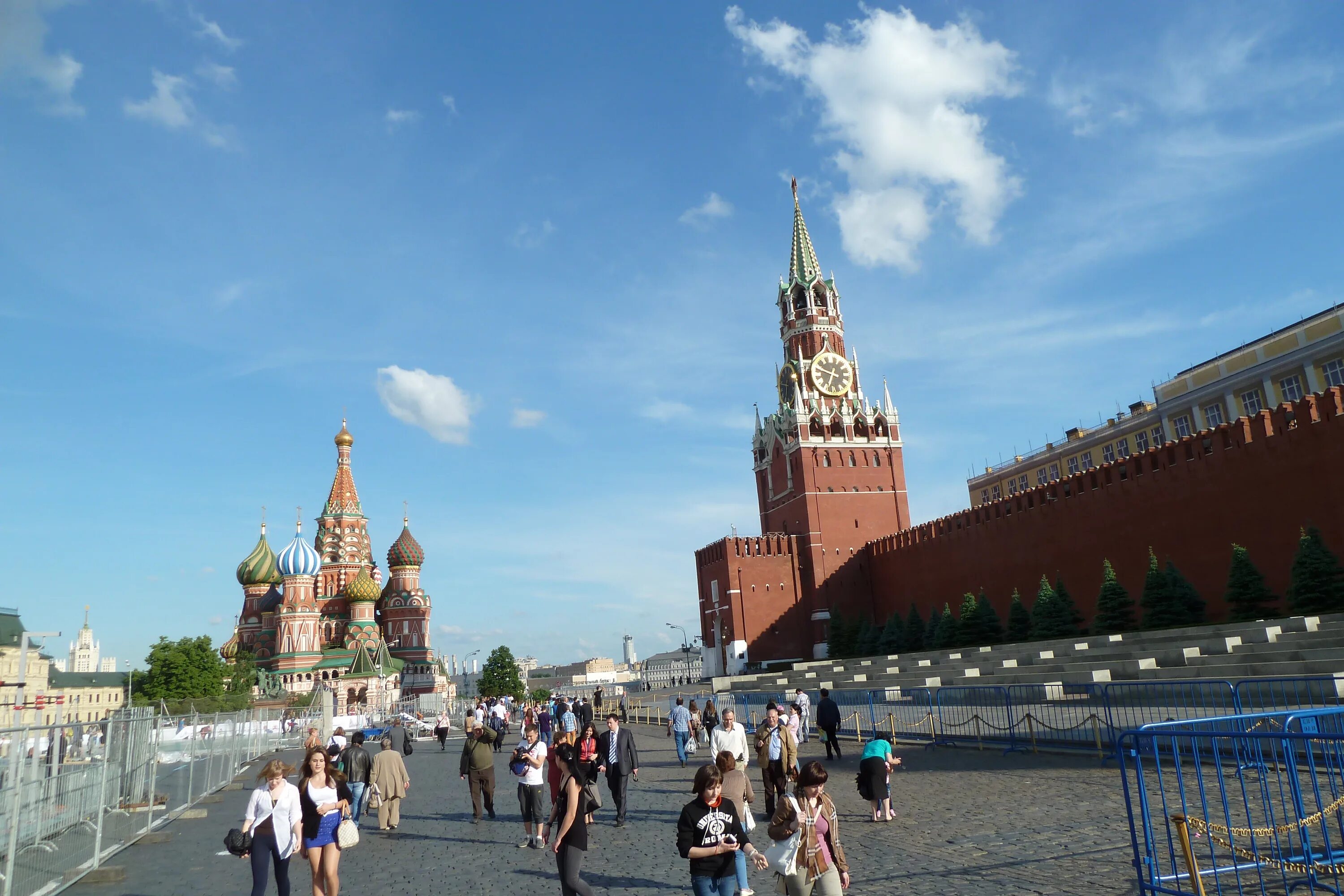 Красная площадь. Красная площадь дорога. Покажи фотку красной площади. Москва 21 век красная площадь. Красная площадь картинки.