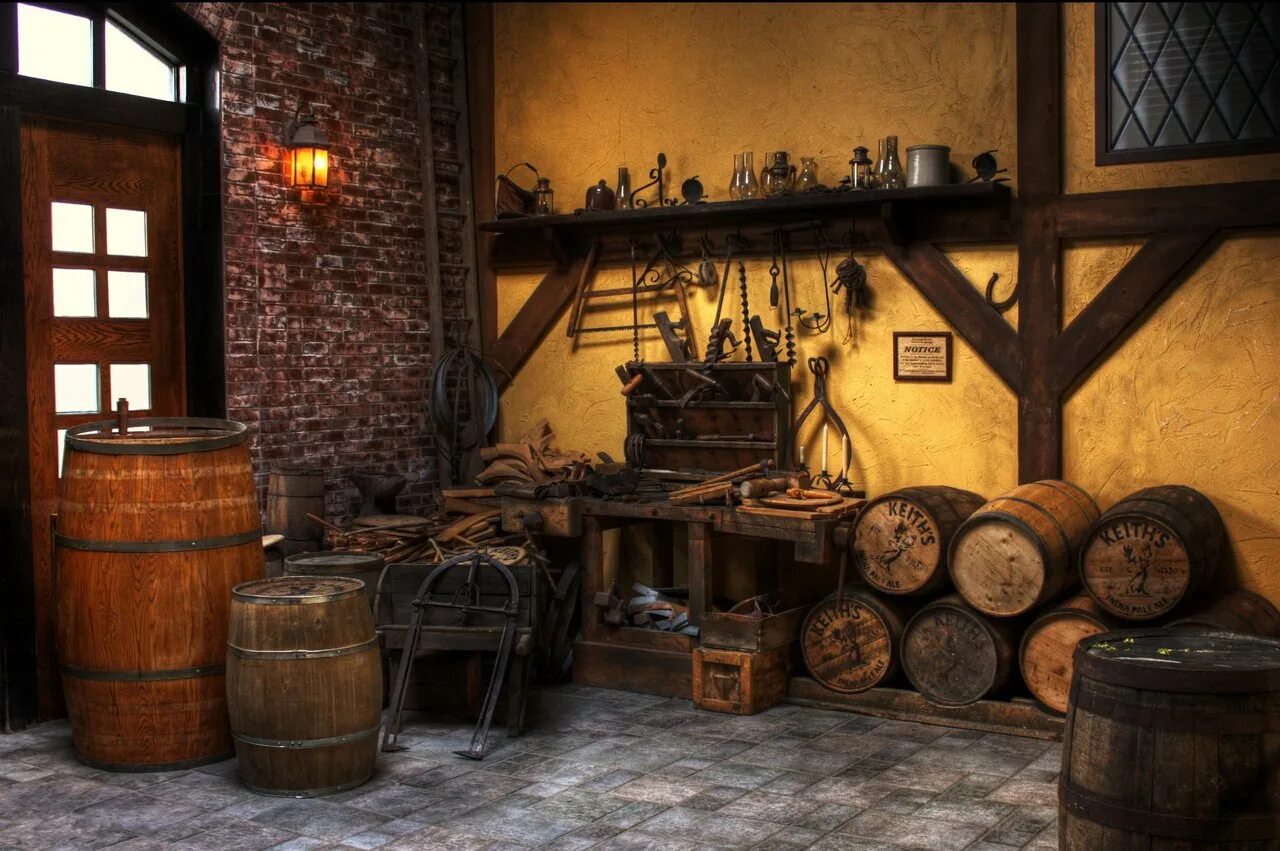 Средневековая пивоварня. Винный погреб. Старинный винный погреб. Бочки в интерьере. Старинная пивная