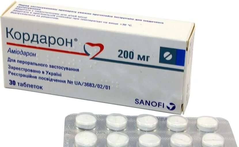 Амиодарон 200. Кордарон таблетки. Кордарон амиодарон 200 мг. Кордарон по латыни. Амиодарон или кордарон что лучше.