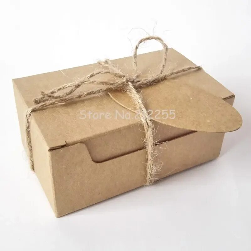 Картонная коробка для подарка. Картонные коробки для подарков. Картонные подарочные коробки. Коробка крафт. Подарочная коробка крафт.