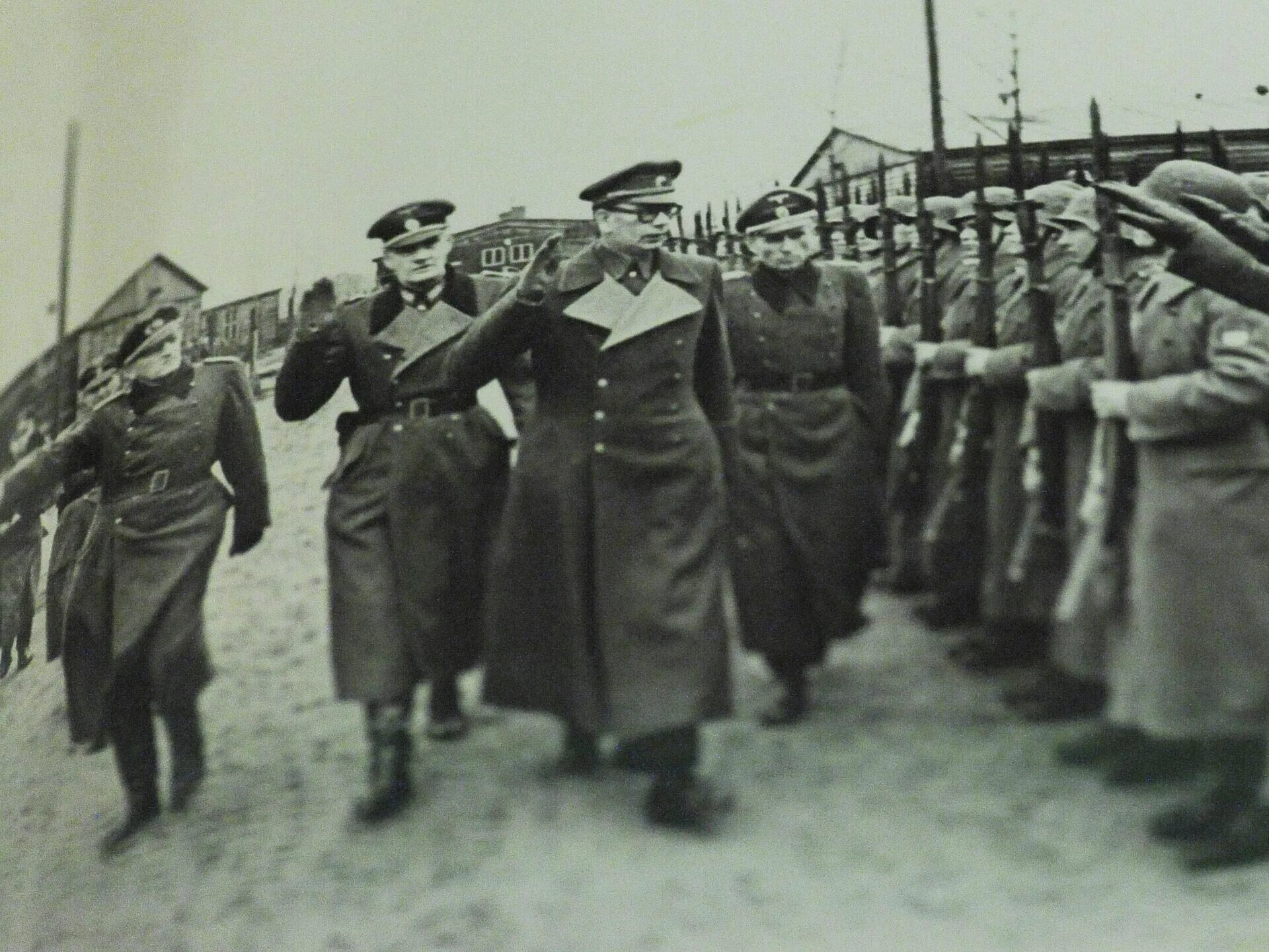 Власов 1941. Генерал власов роа. Генерал власов и гиммлер. Генерал власов роа. Генерал власов.