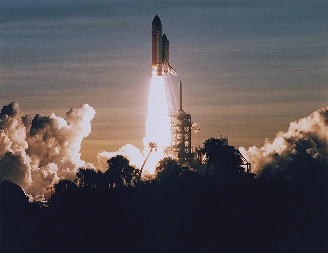 Проблемы первых полетов в космос. Шаттл Колумбия 1981. Космический корабль Колумбия 1981. Спэйс шаттл «Колумбия» 1981. Спейс шаттл космический корабль.