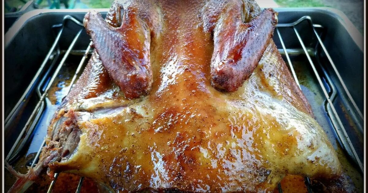 Копченая курочка. Тушка гуся. Копченый гусь. Жареная утка. Утки мулард копченая.