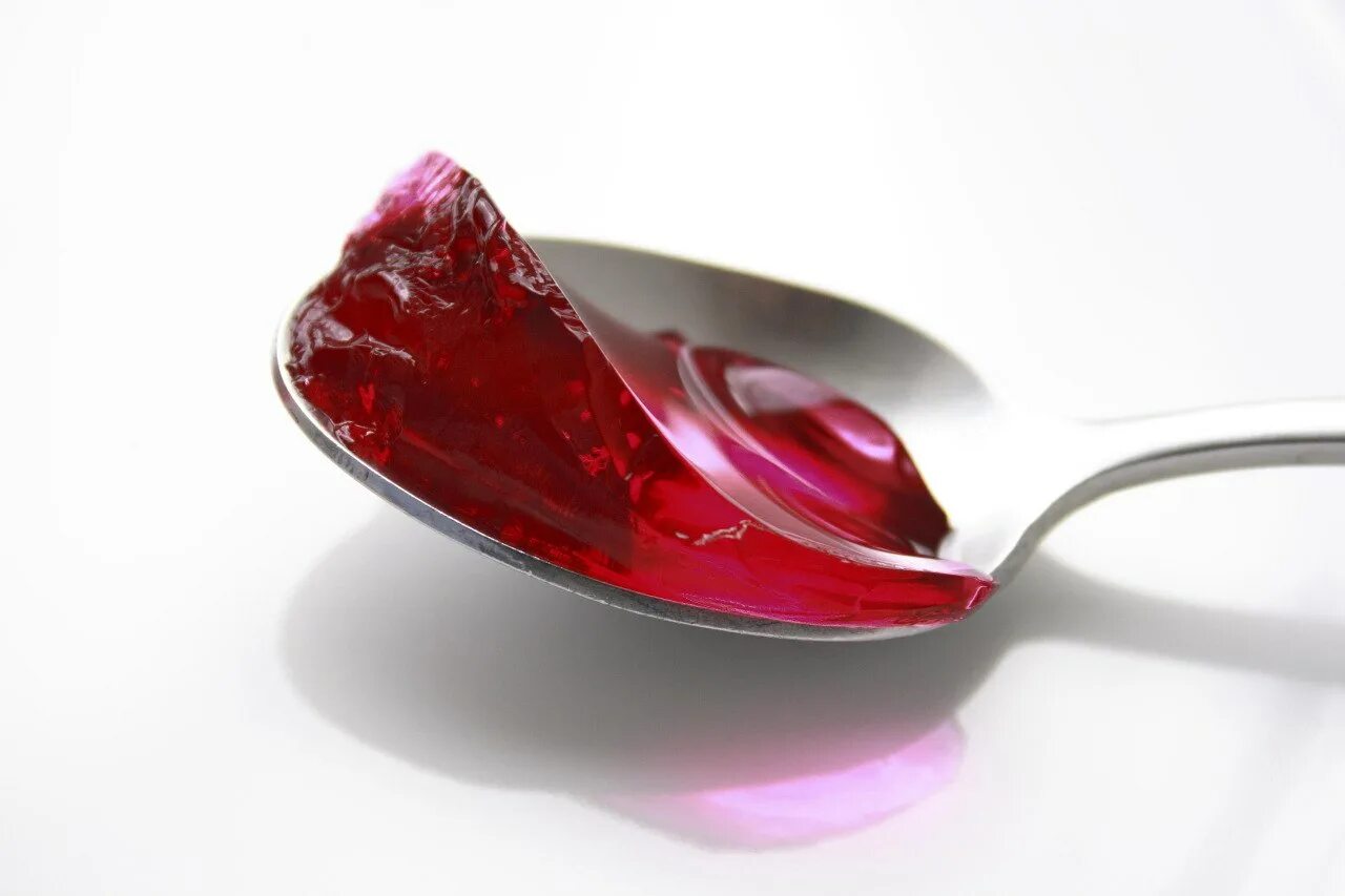 Ложка желатина. Белое желе в ложке. Желатин гранулированный в ложке. Желатина в чайной ложке. Желатин 1 чайная ложка.