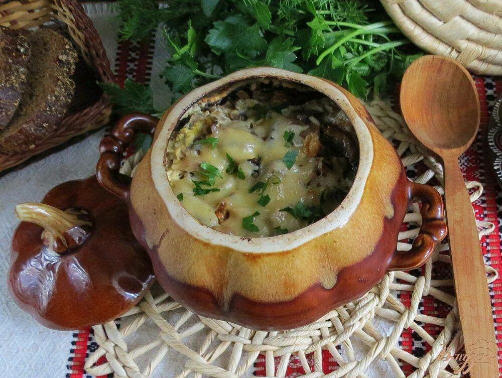 Шампиньоны с картошкой в горшочке рецепт. Картошка с грибами в горшочках в духовке. мясо с грибами в горшочках. горшочки в духовке с мясом и картошкой и грибами. мясо в горшочках с картошкой.