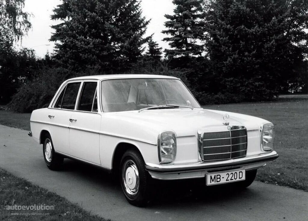 Мерседес 1 поколение. Mercedes Benz w114. Mercedes Benz w115. Mercedes-Benz w115 220. Мерседес 115.