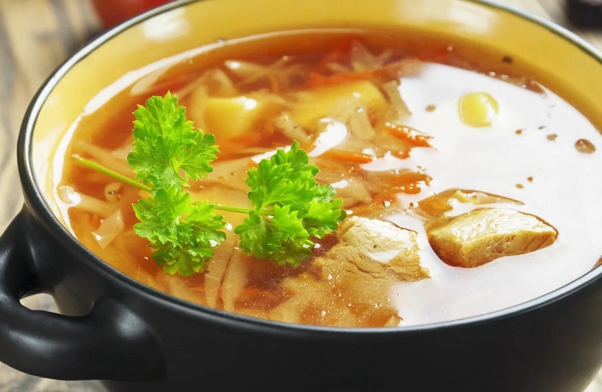 Вкусные свежие щи из курицы