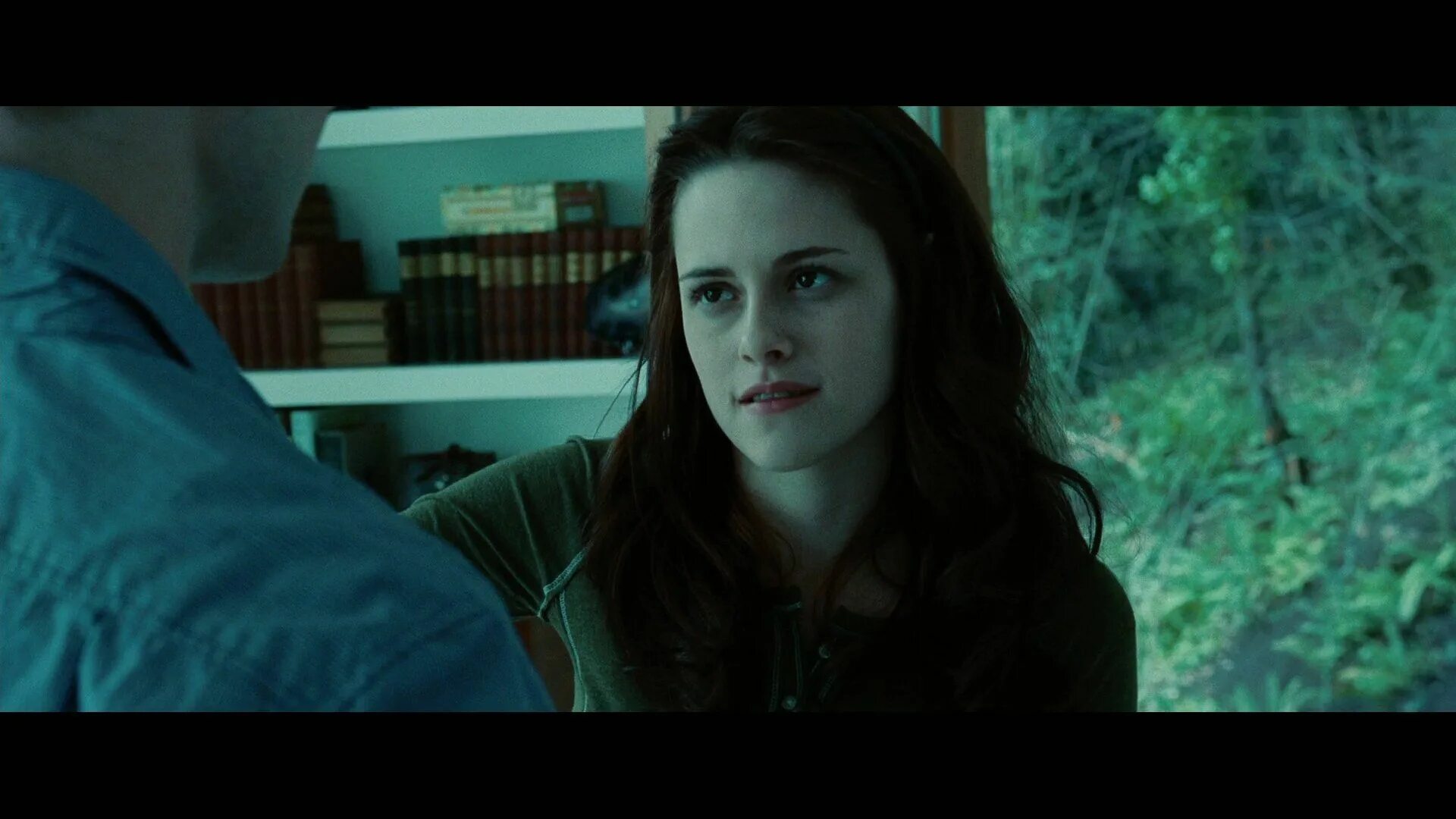 Кристен стюарт сумерки 2008. Сага. Сумерки фильтр. Сумерки рассвет 1. Twilight screencaps.
