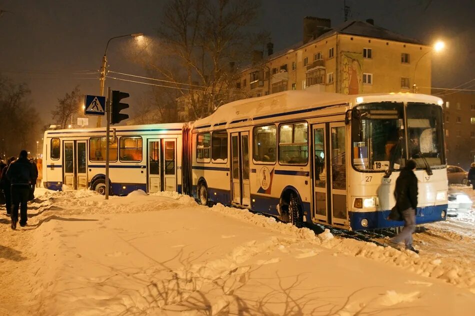 Автобус ЛИАЗ Великий Новгороде. Зима общественного транспорта Рязань. Трамвай Великий Новгород. Общественный транспорт Великий Новгород.