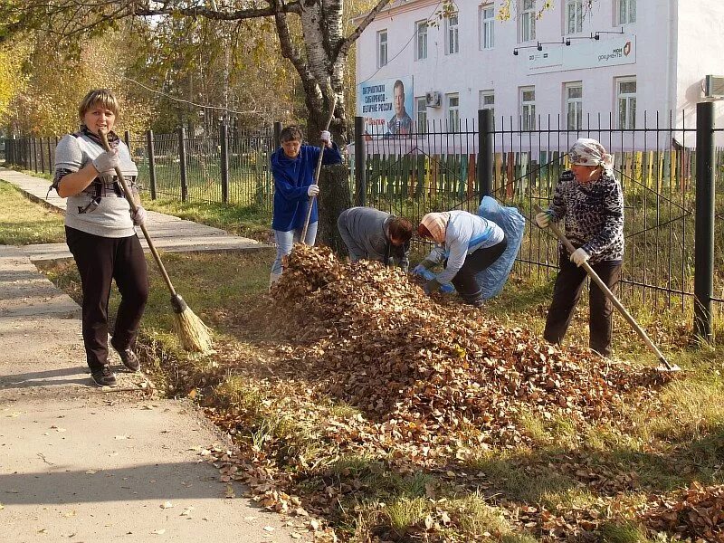 Субботник в школе статья. Субботник. Осенний весенний субботник. Дети на субботнике. Субботник в октябре.