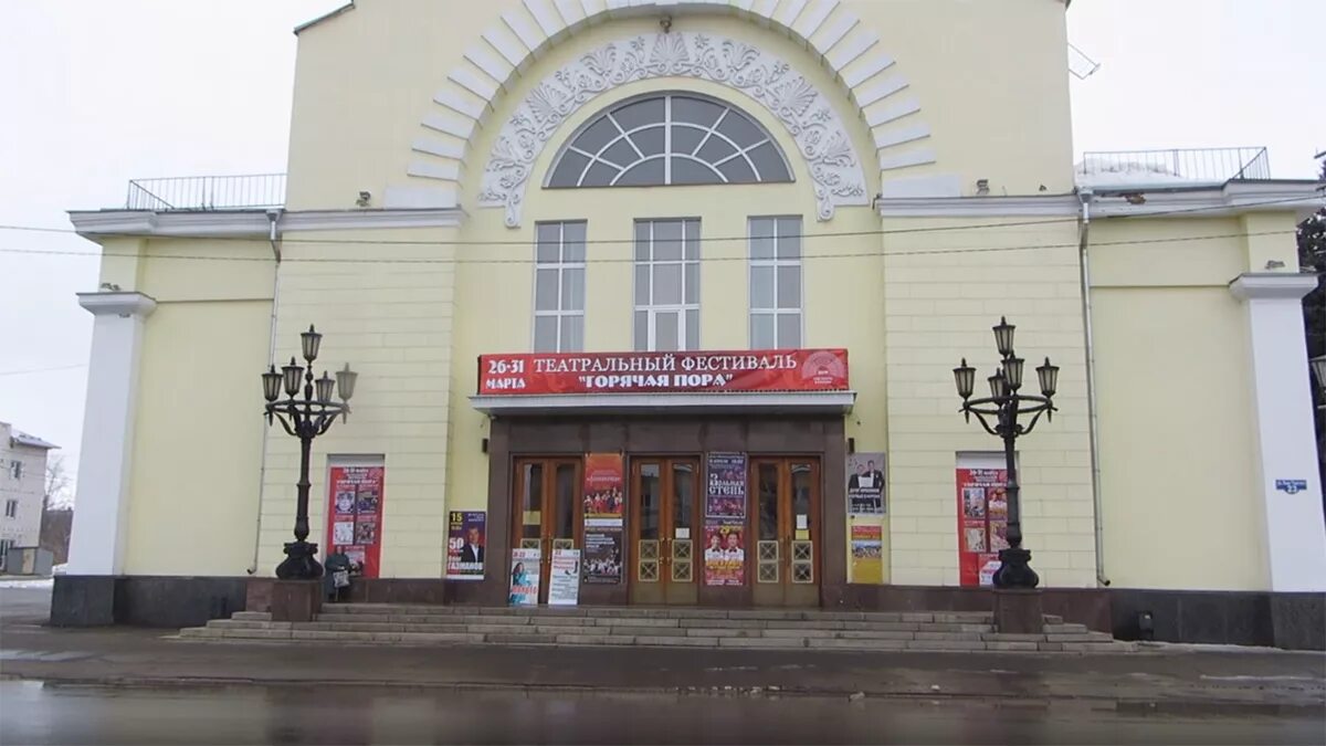 Муромский городской театр муром. Озеры. Москва улица раменки дом 5. Дк мир дубна зал. Ул раменки 5.