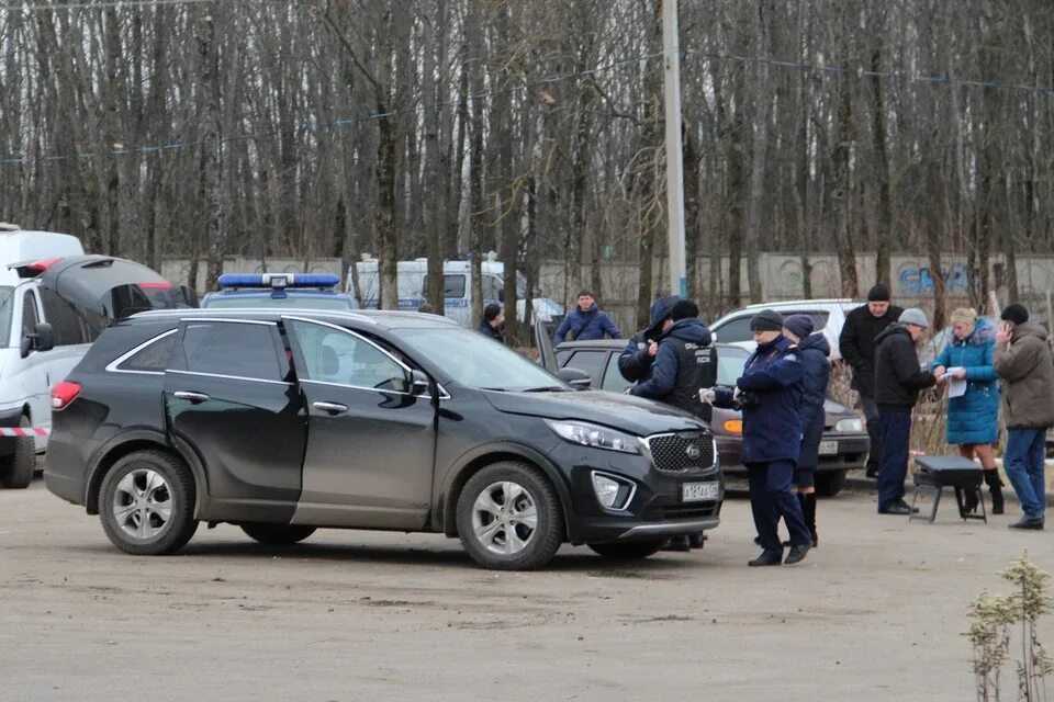 Фото покушения. Автомобили чиновников Воронеж. Покушение на Марадыково 2014 год. Машина Дугиной.