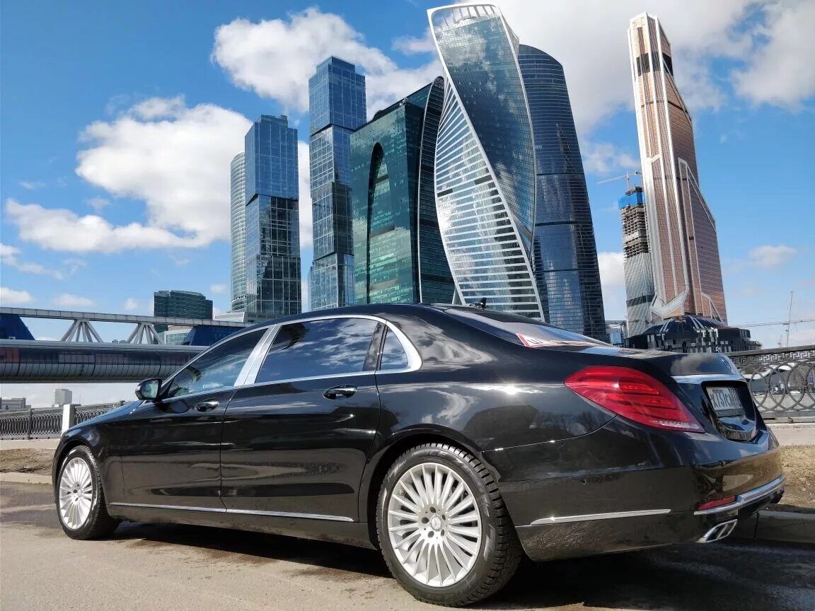 Купить майбах новый. Mercedes Maybach. Мерседес Мерседес Майбах. Mercedes Maybach 63. Мерседес Майбах 200.