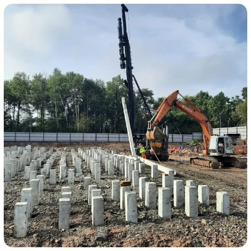 забивка жб свай. забивка свай под фундамент. брусника застройщик екатеринбург шишимская горка. дарс девелопмент. южный квартал хабаровск дарс.