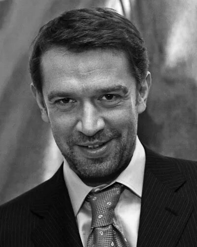 Как папа Вова и дочь Маша поссорились из-за СВО: актеру Владимиру Машкову 59 лет
