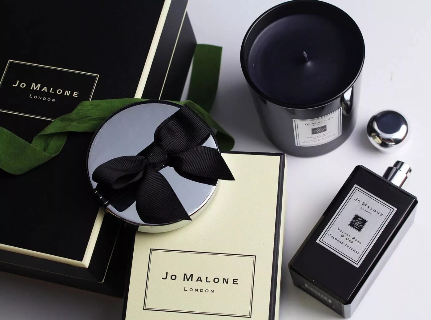 Jo malone velvet. Velvet rose &amp; oud jo malone london. свечи джо малон. jo malone свеча большая. chic velvet vert secret парфюм.