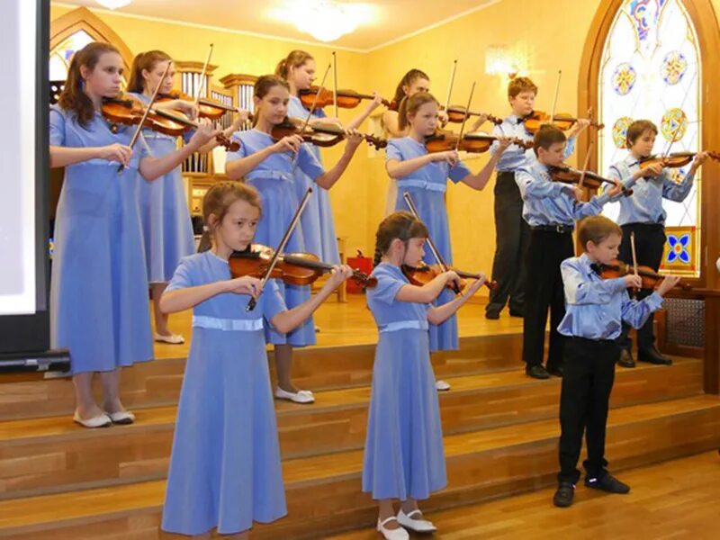 Искусство для дошкольников. Доп образование для детей. Новый херсонес школа искусств. Музыкальное образование детей. Дети в классе.