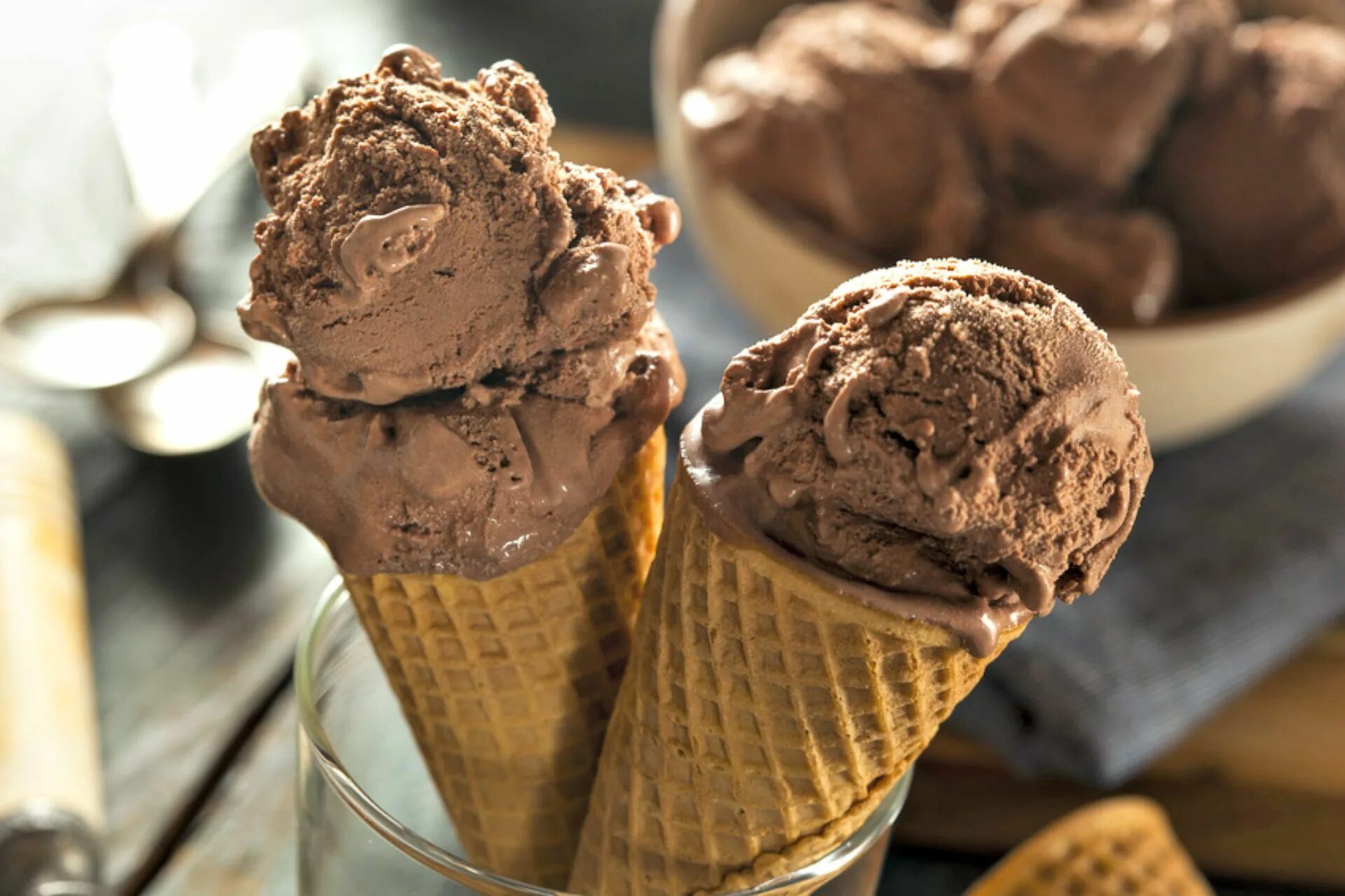 Итальянское мороженое джелато. Мороженое айс Крим. Шоколадное мороженое от Джейми Оливера. Айс Крим рожок шоколадный. Choco ice